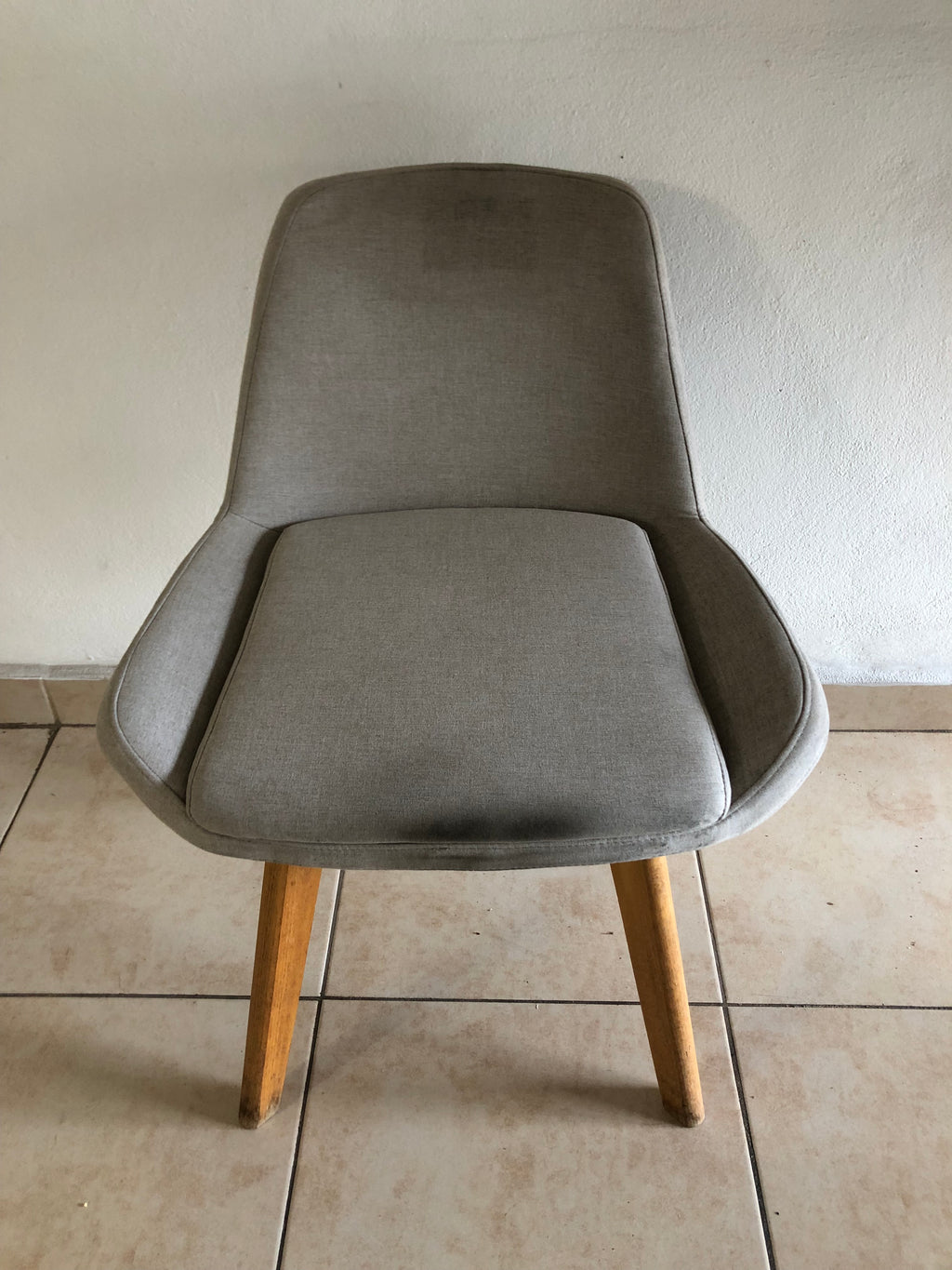 Silla Gris Inclinada
