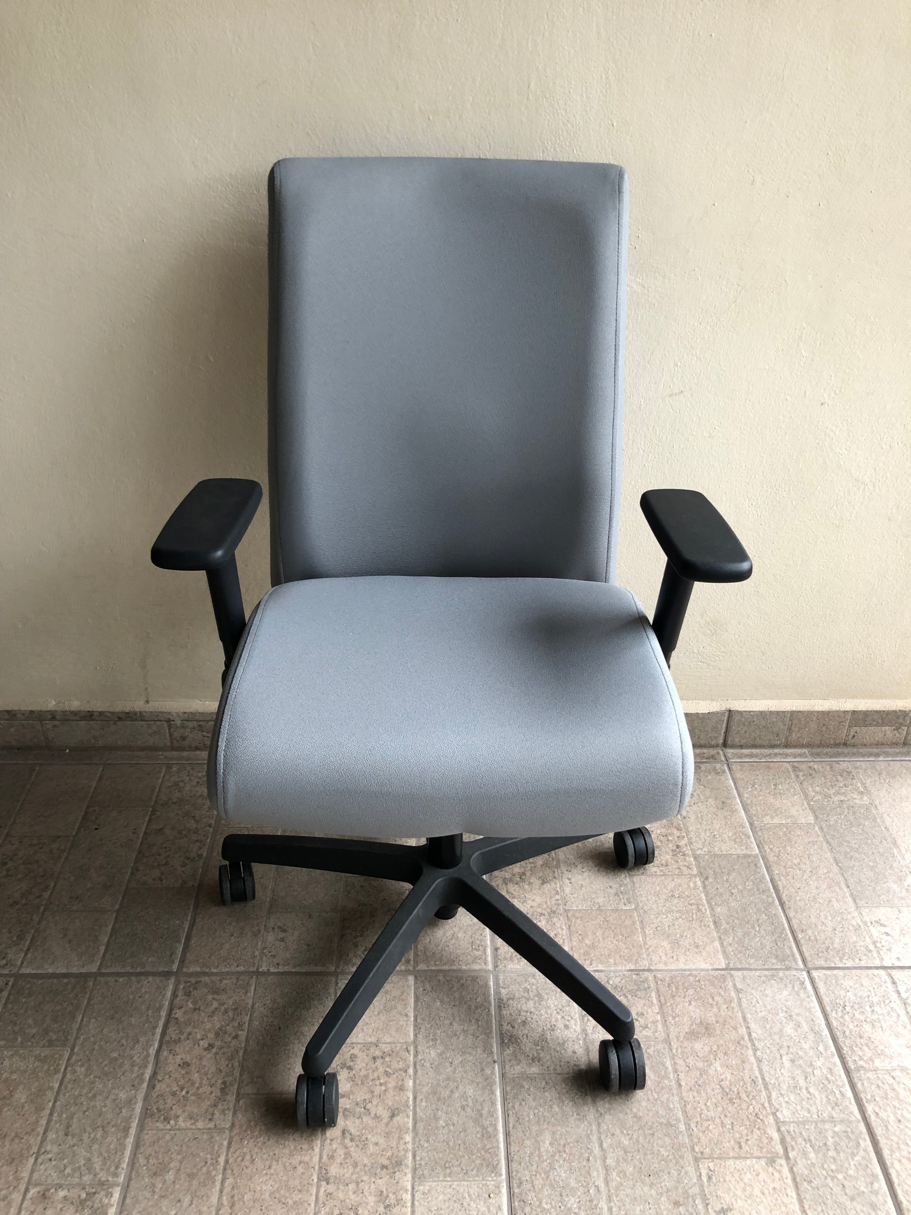 Silla Ejecutiva HON Basic Biometry