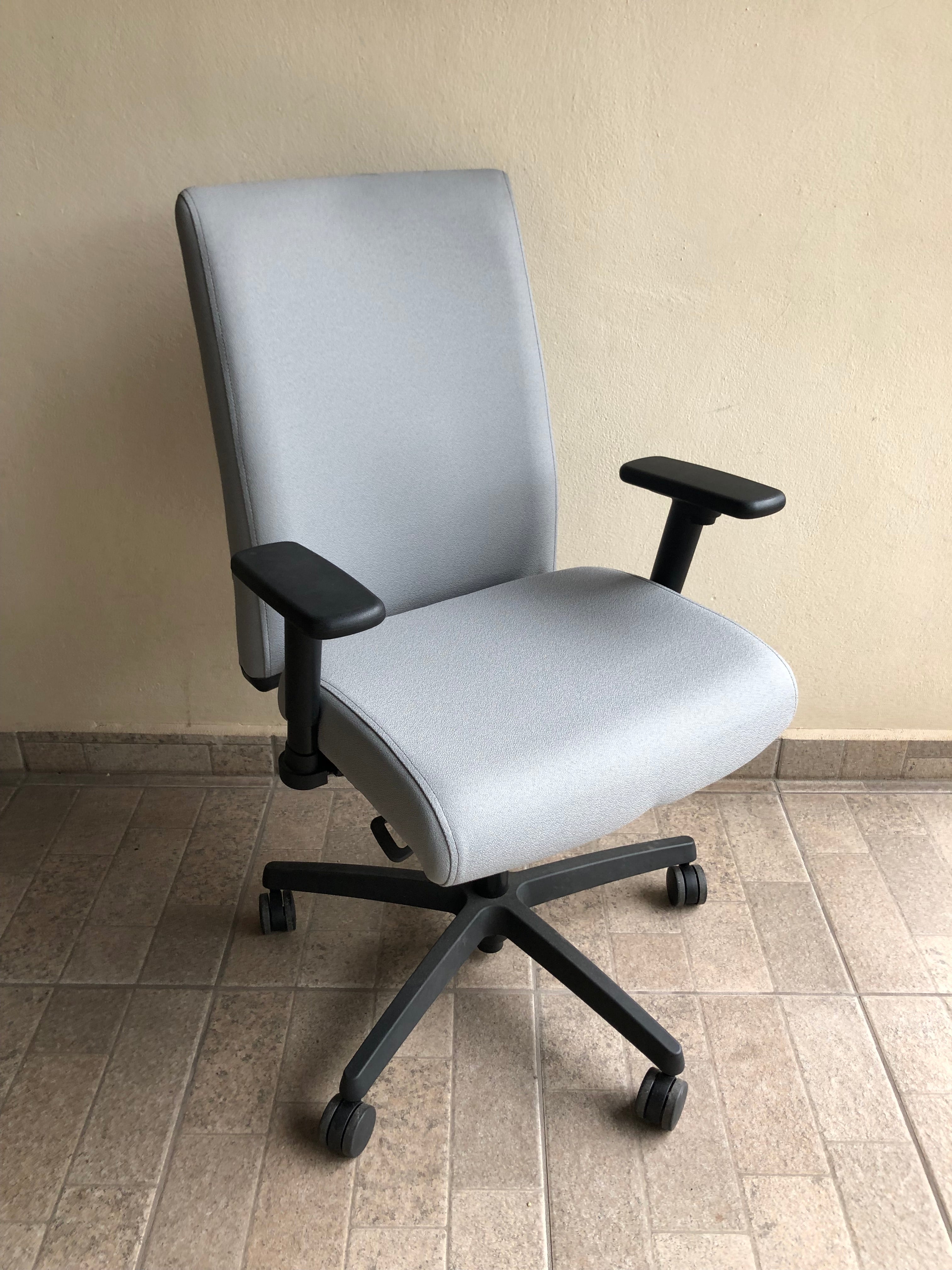 Silla Ejecutiva HON Basic Biometry