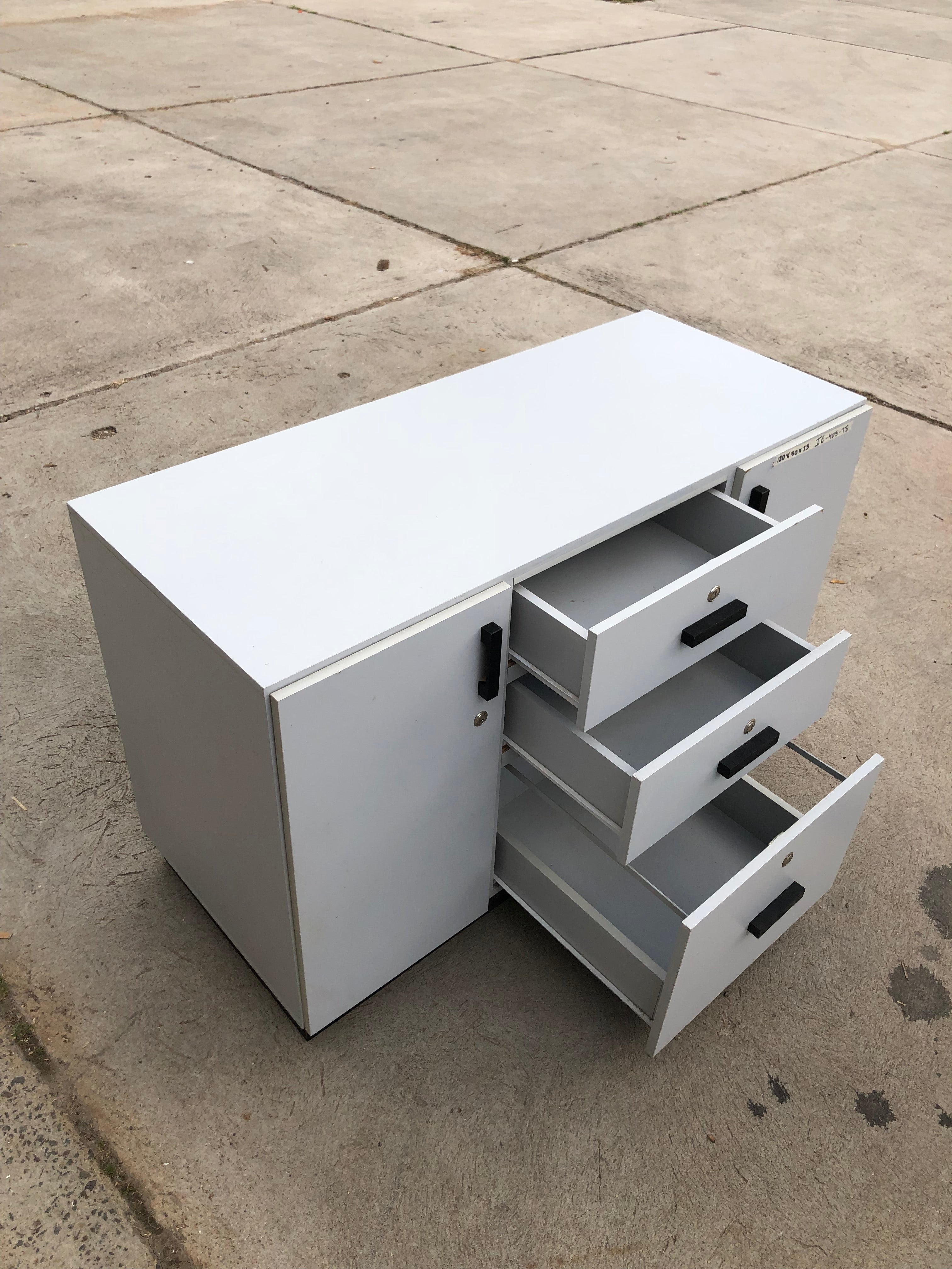 Credenza / Gavetero