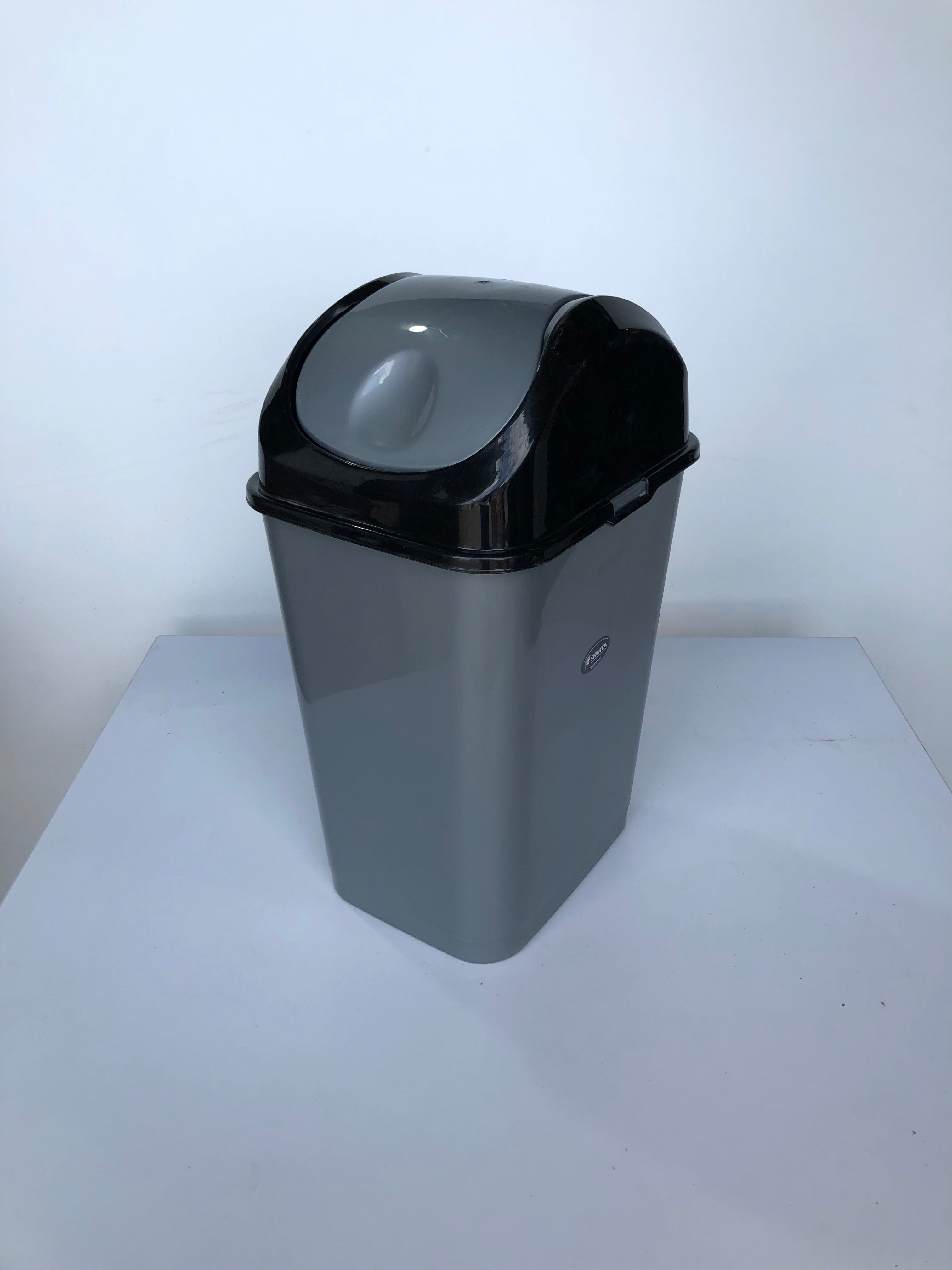 Basurero de plastico