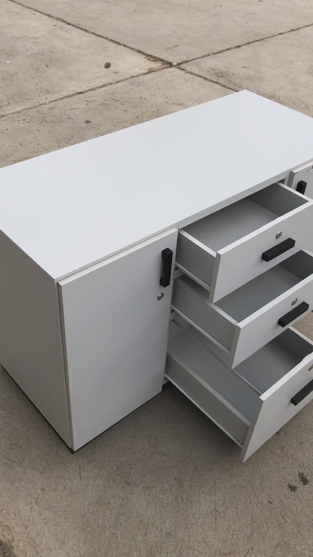 Credenza / Gavetero